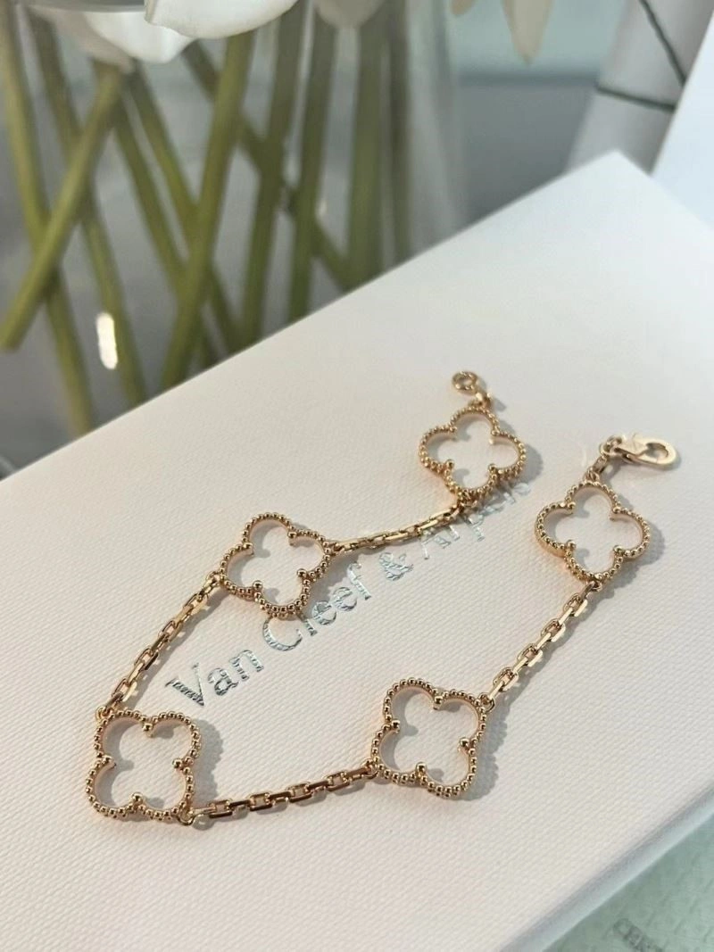Refined Vca Bracelets 254868