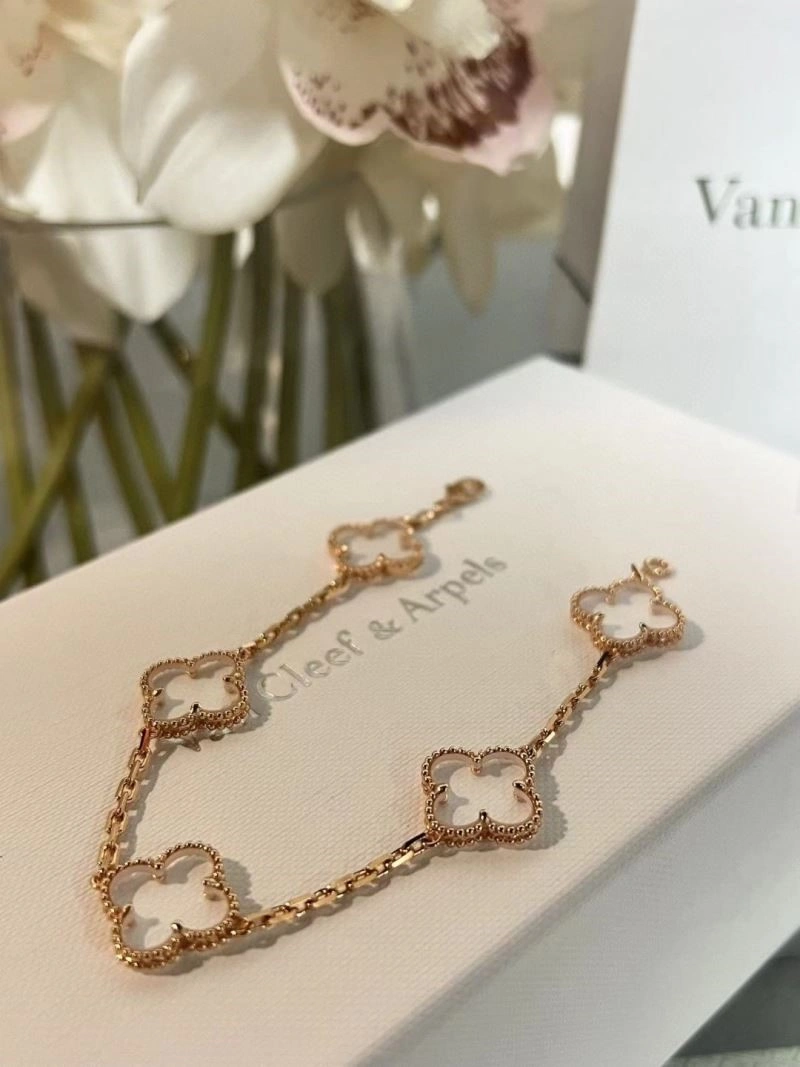 Refined Vca Bracelets 254868