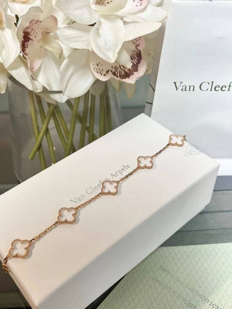 Refined Vca Bracelets 254868