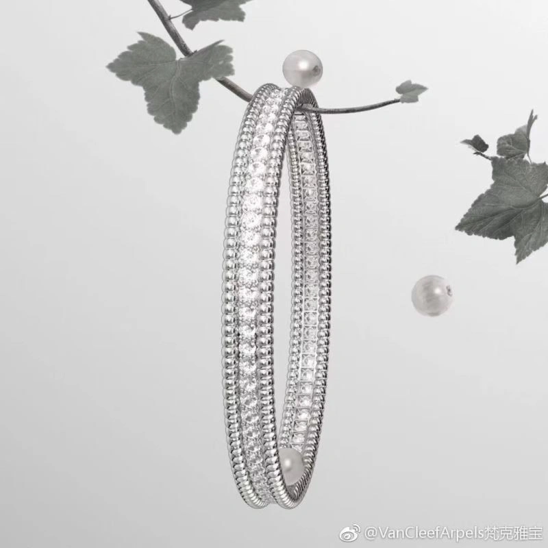 Sophisticated Vca Bracelets 254856