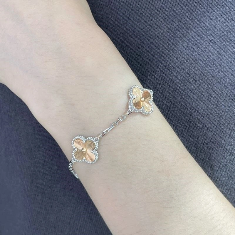 Functional Vca Bracelets 254849