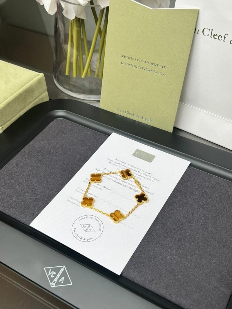 Vca Bracelets SmoothTexture 254825