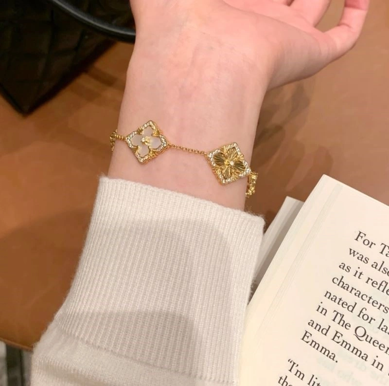 Refined Vca Bracelets 254834
