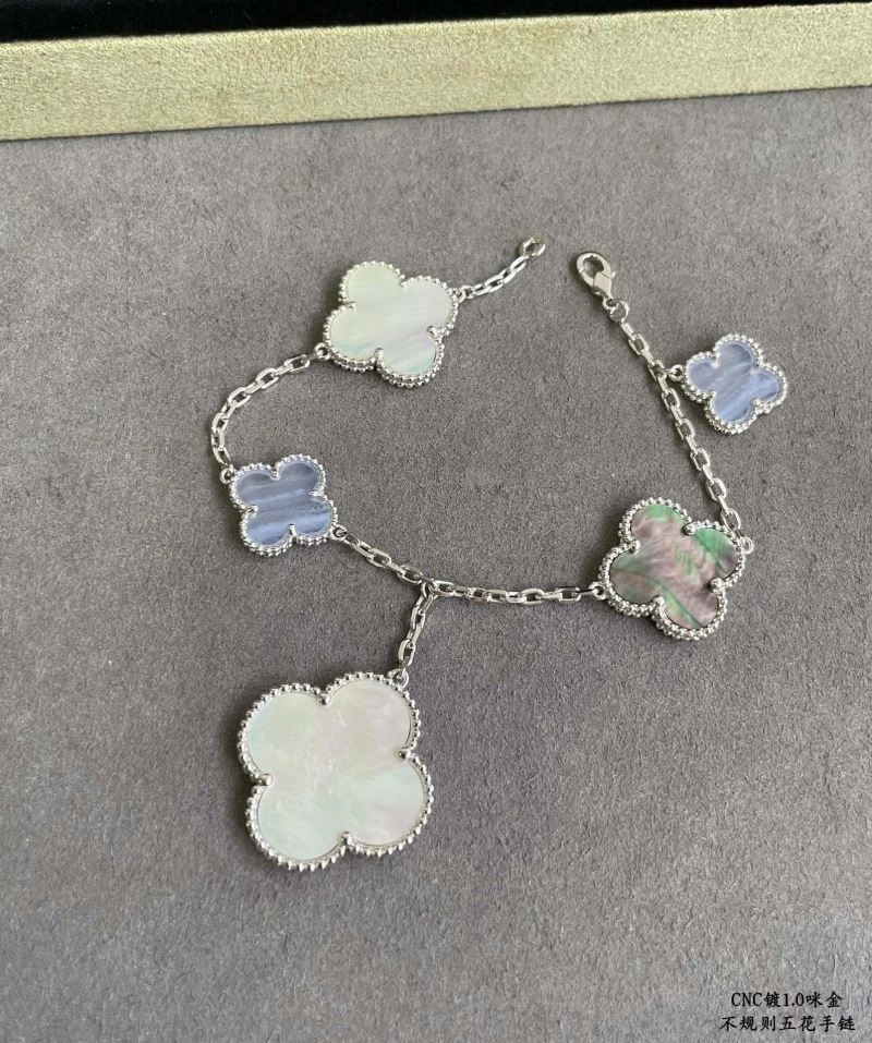 Vca Bracelets Youthful 254838
