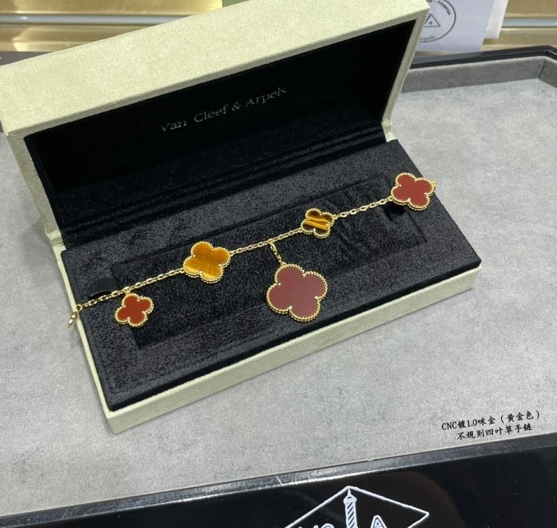 Seasonal Vca Bracelets 254845