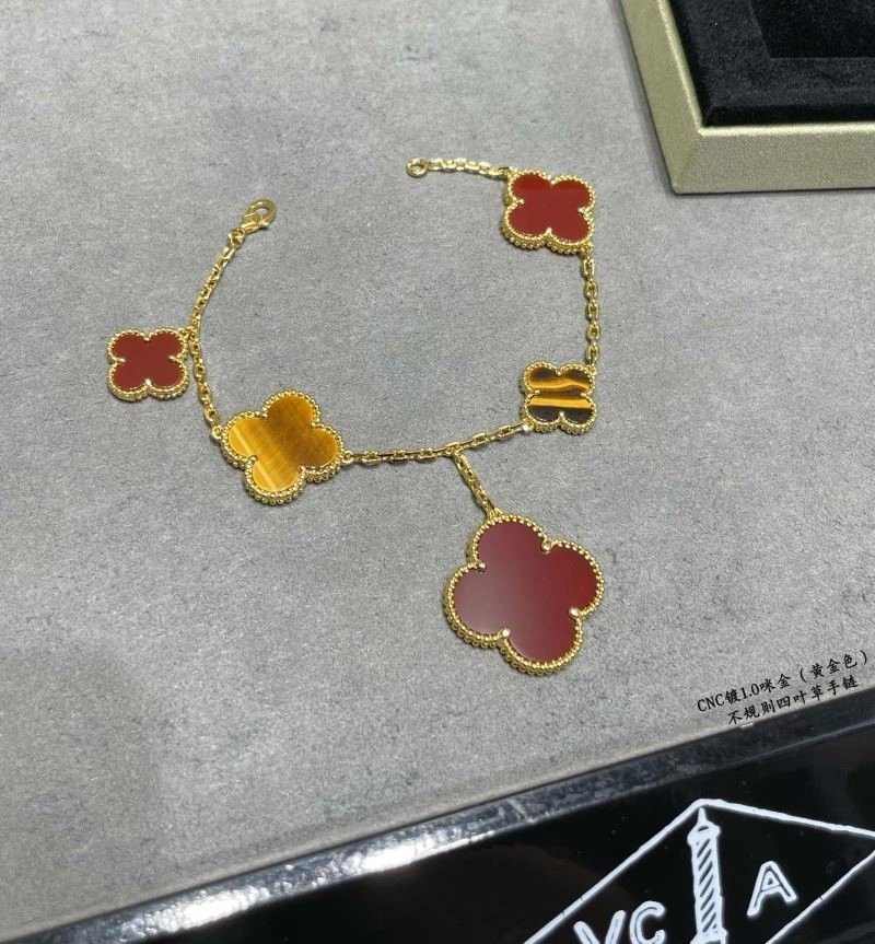 Seasonal Vca Bracelets 254845