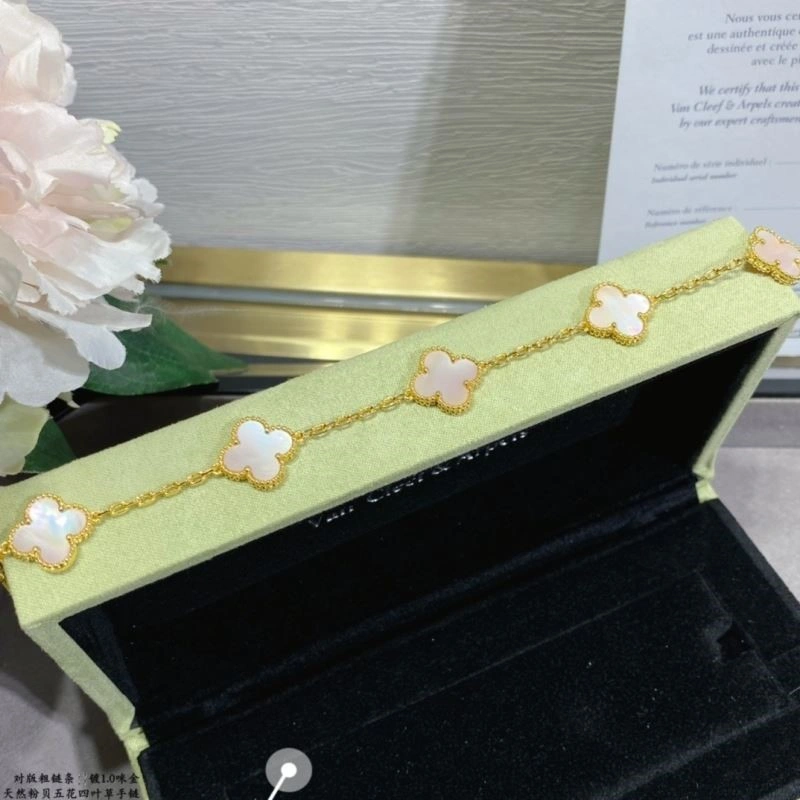 Cozy Vca Bracelets 254808