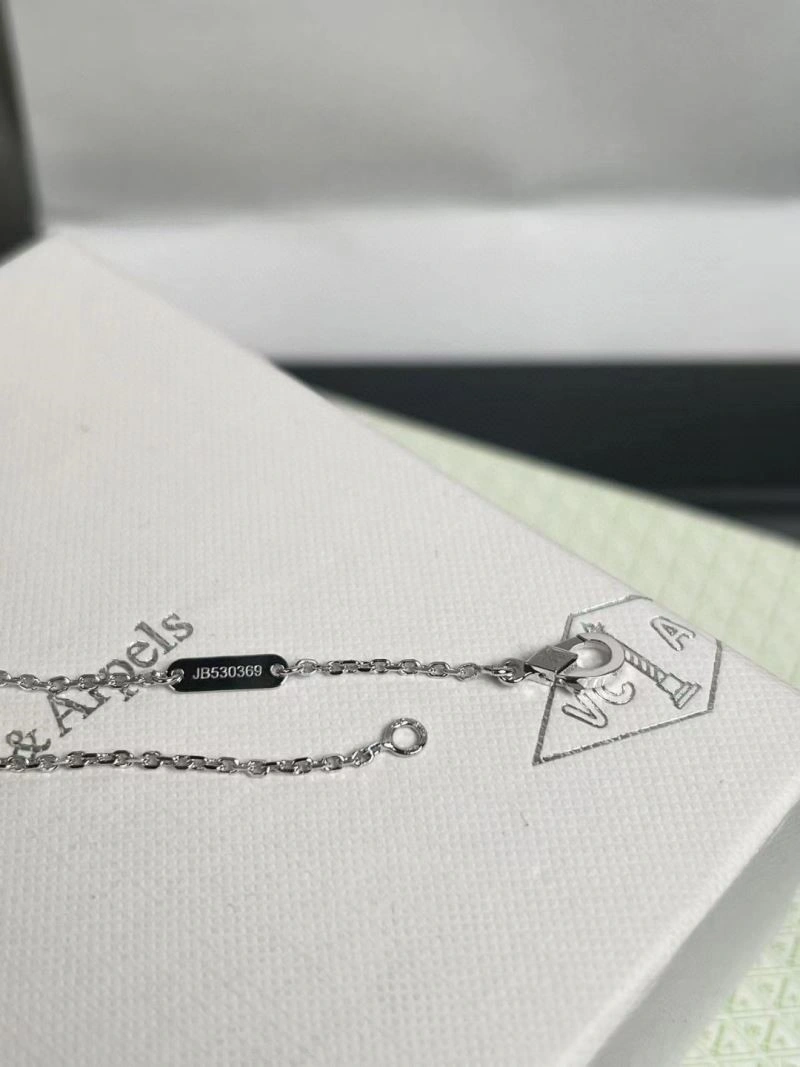 Trendy Vca Bracelets 254546
