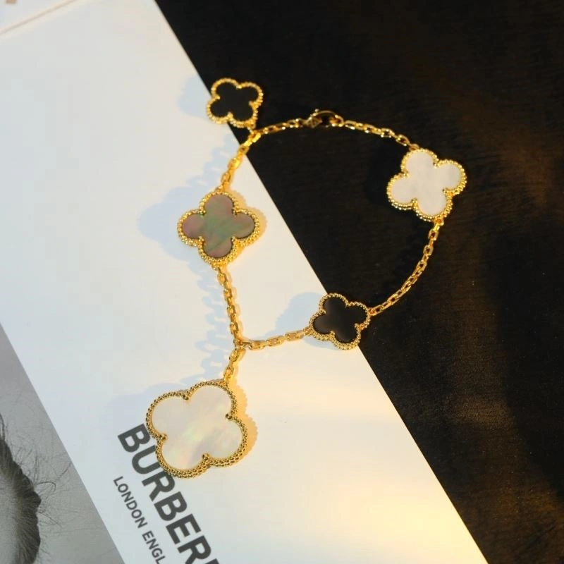 Supportive Vca Bracelets 254454