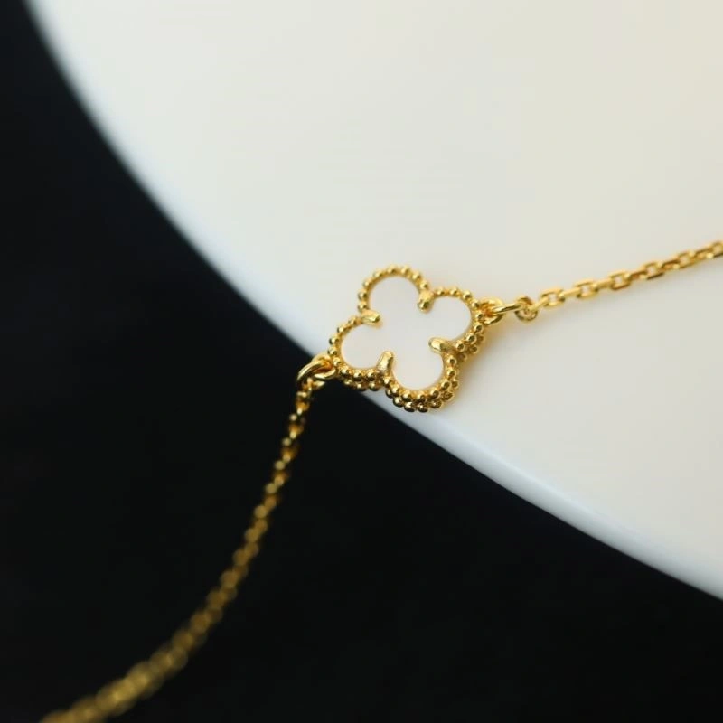 Trendy Vca Bracelets 254450