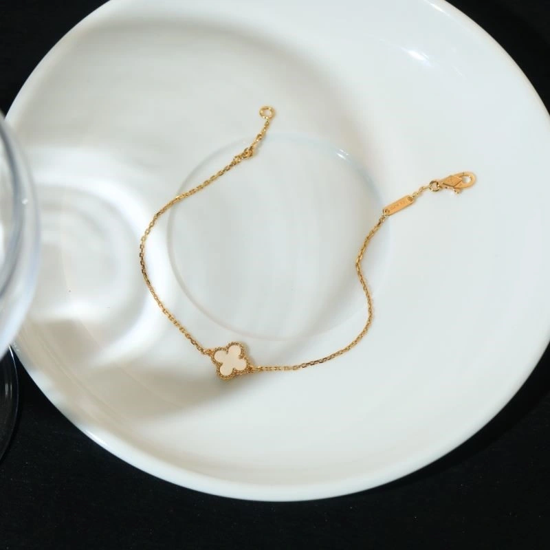 Trendy Vca Bracelets 254450