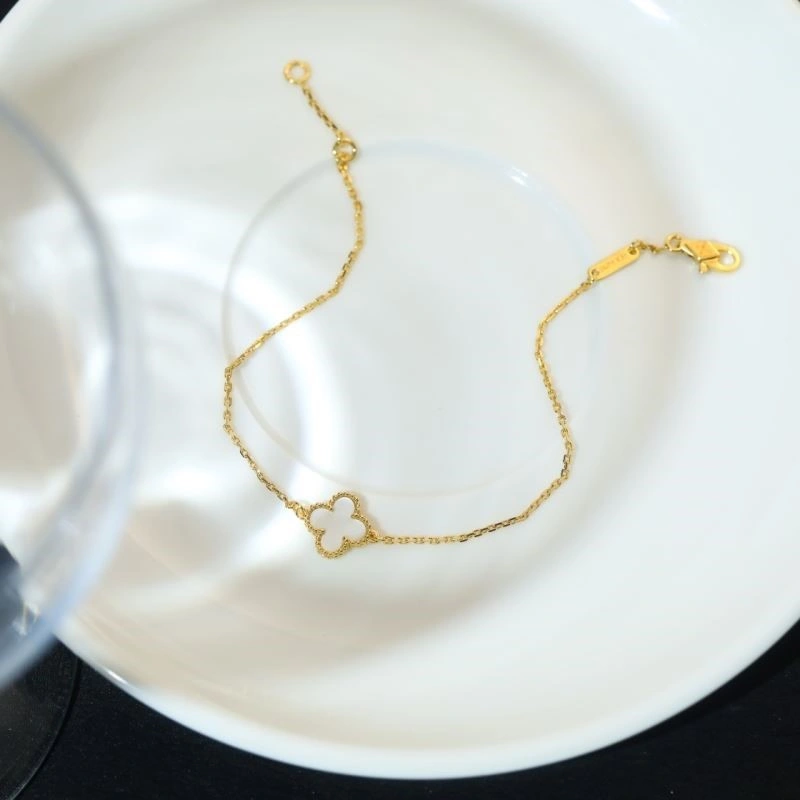 Trendy Vca Bracelets 254450