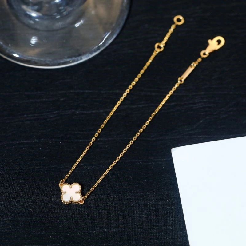 Trendy Vca Bracelets 254450