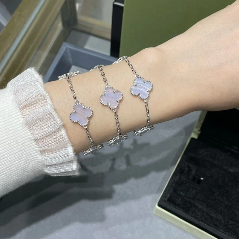 Effortless Vca Bracelets 254469