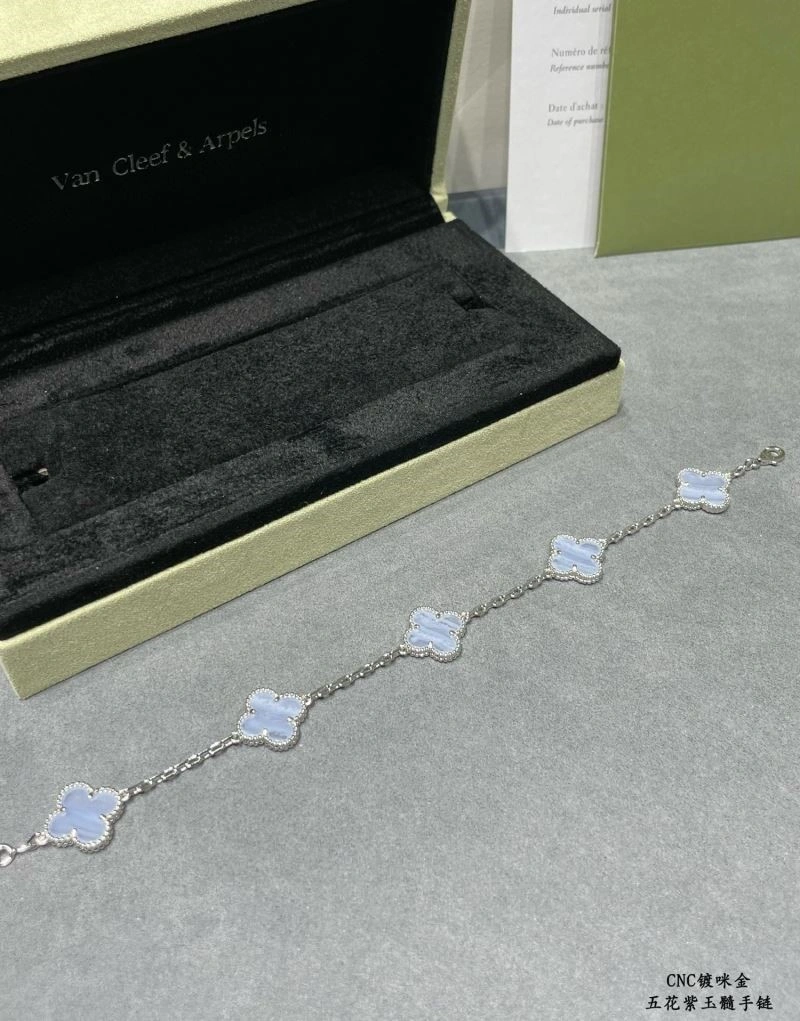Effortless Vca Bracelets 254469