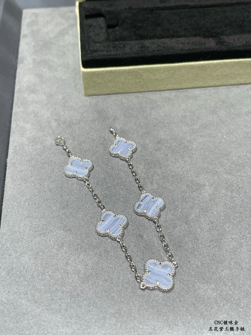 Effortless Vca Bracelets 254469
