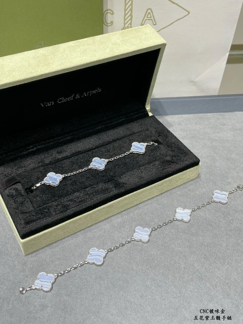 Effortless Vca Bracelets 254469