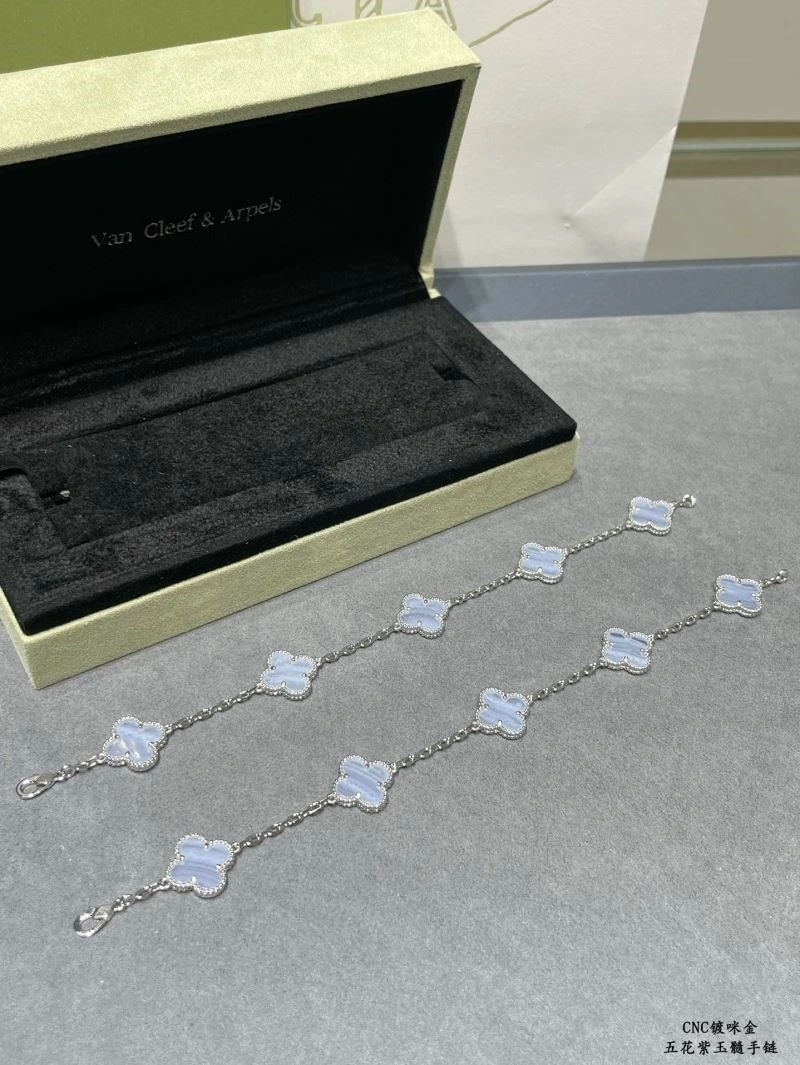 Effortless Vca Bracelets 254469