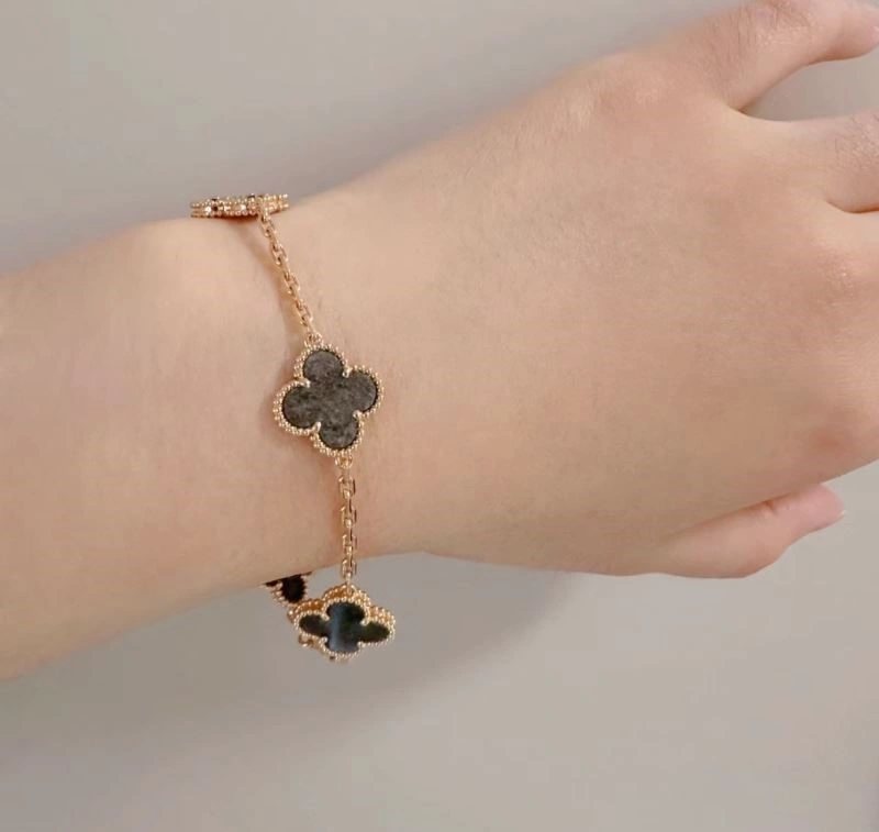 Vca Bracelets WrinkleFree 254448