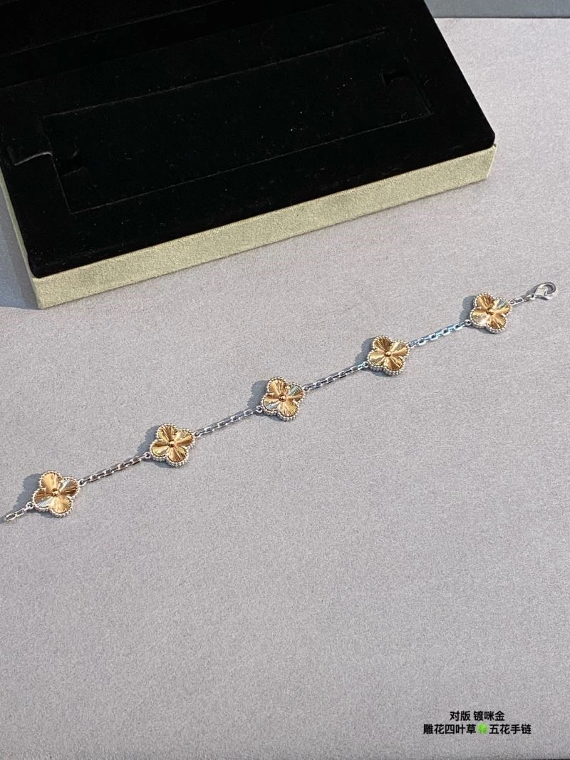 Seasonal Vca Bracelets 254426