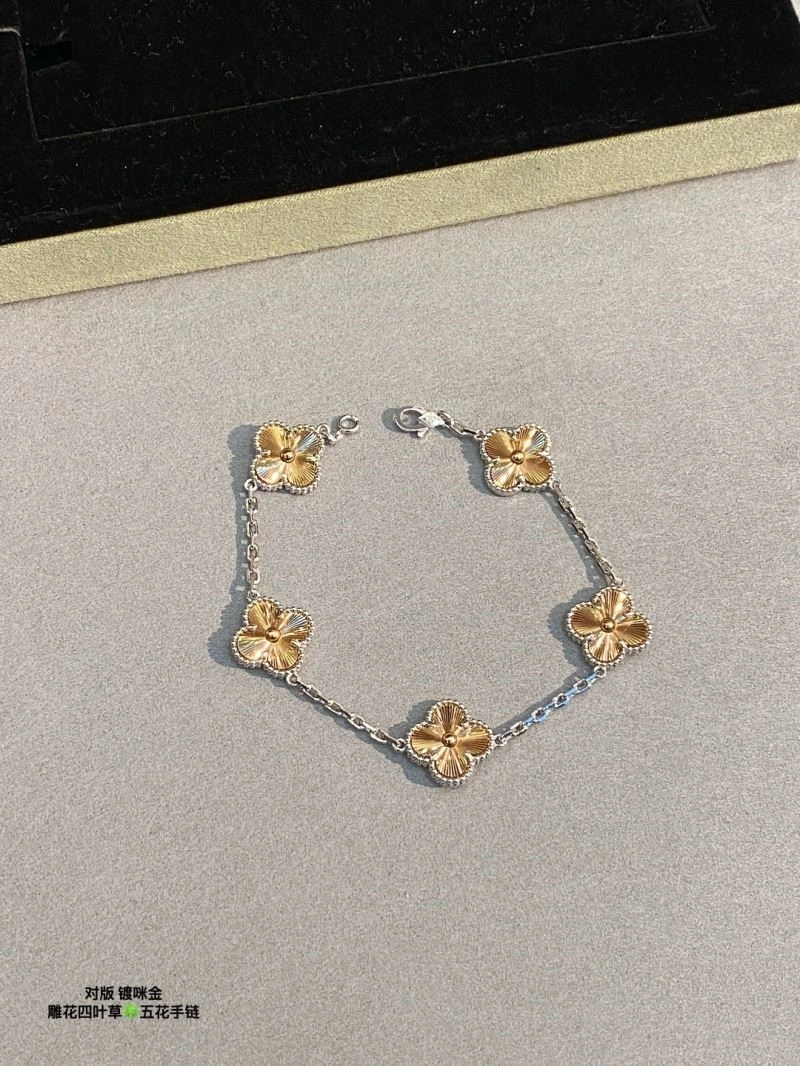 Seasonal Vca Bracelets 254426