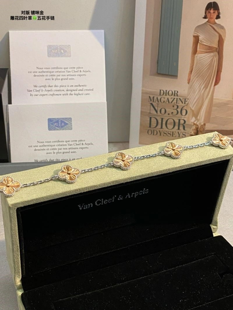 Seasonal Vca Bracelets 254426