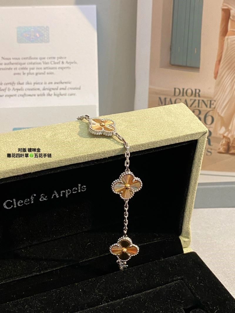 Seasonal Vca Bracelets 254426