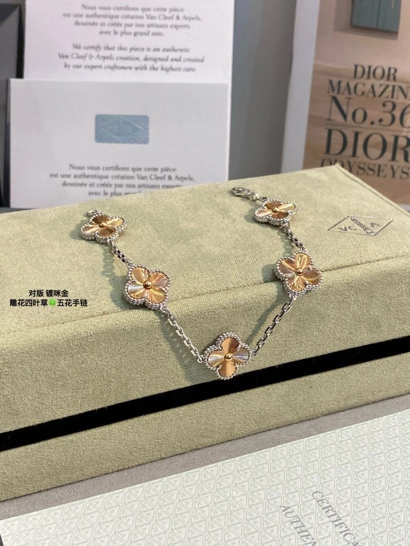 Seasonal Vca Bracelets 254426