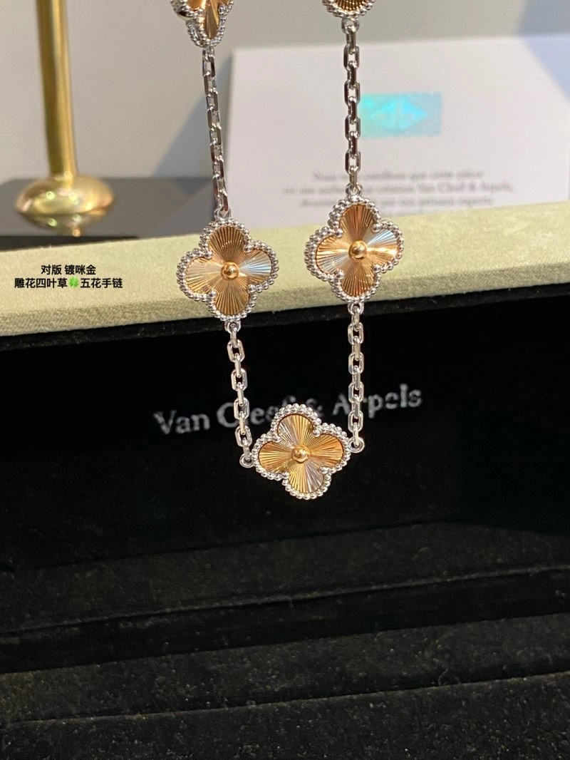 Seasonal Vca Bracelets 254426