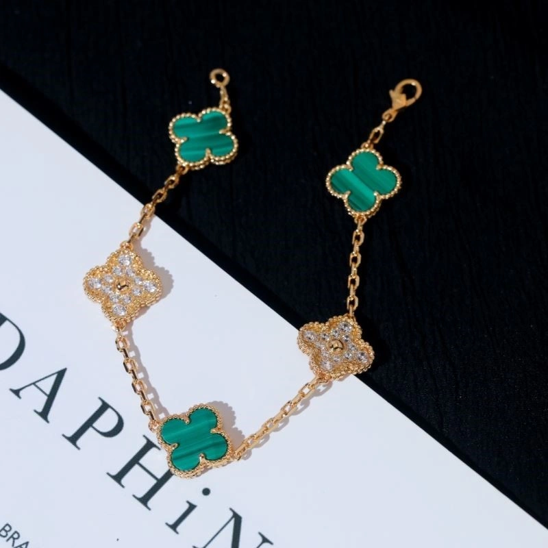 Sleek Vca Bracelets 254412