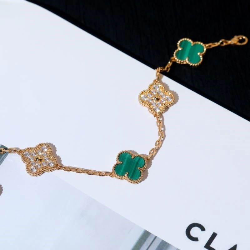 Sleek Vca Bracelets 254412