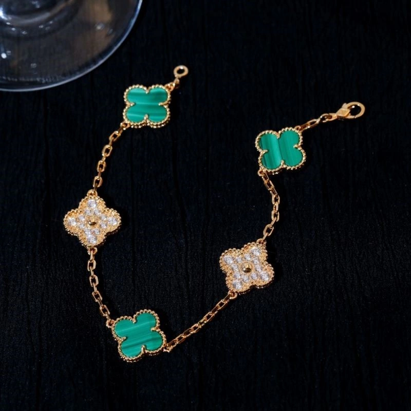 Sleek Vca Bracelets 254412