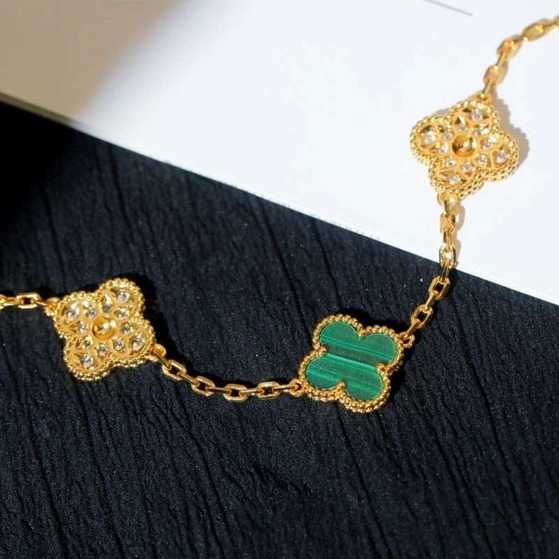 Sleek Vca Bracelets 254412