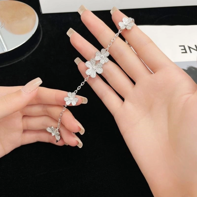 Attractive Vca Bracelets 254427