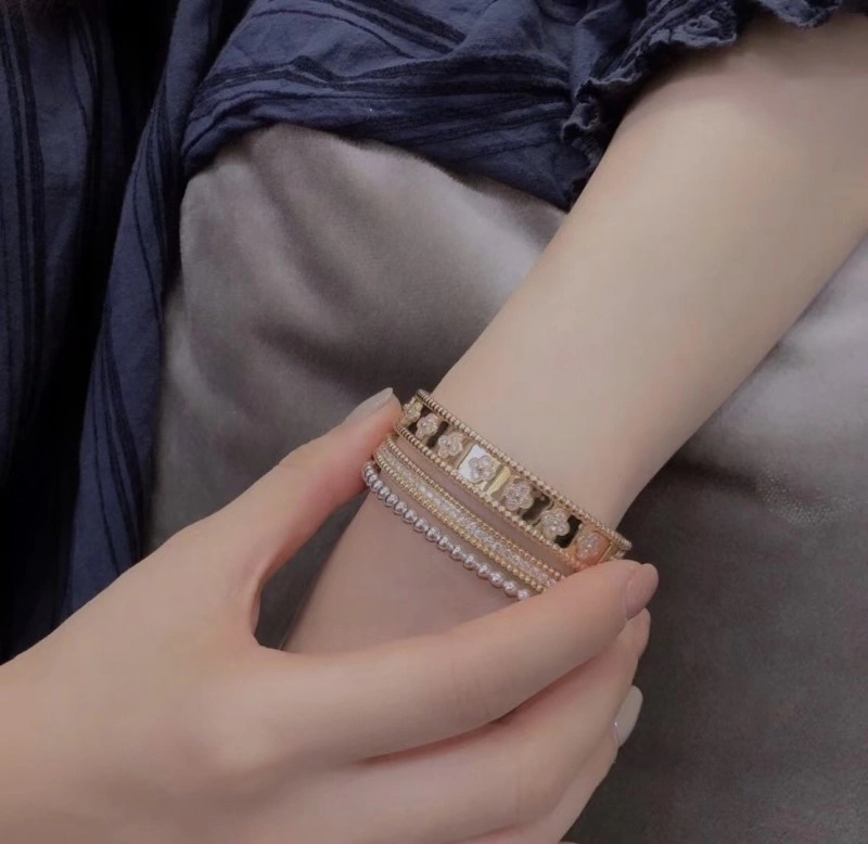 Sporty Vca Bracelets 254265