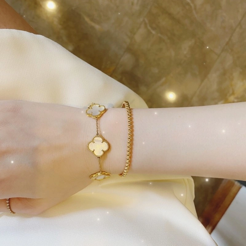 Sporty Vca Bracelets 254265