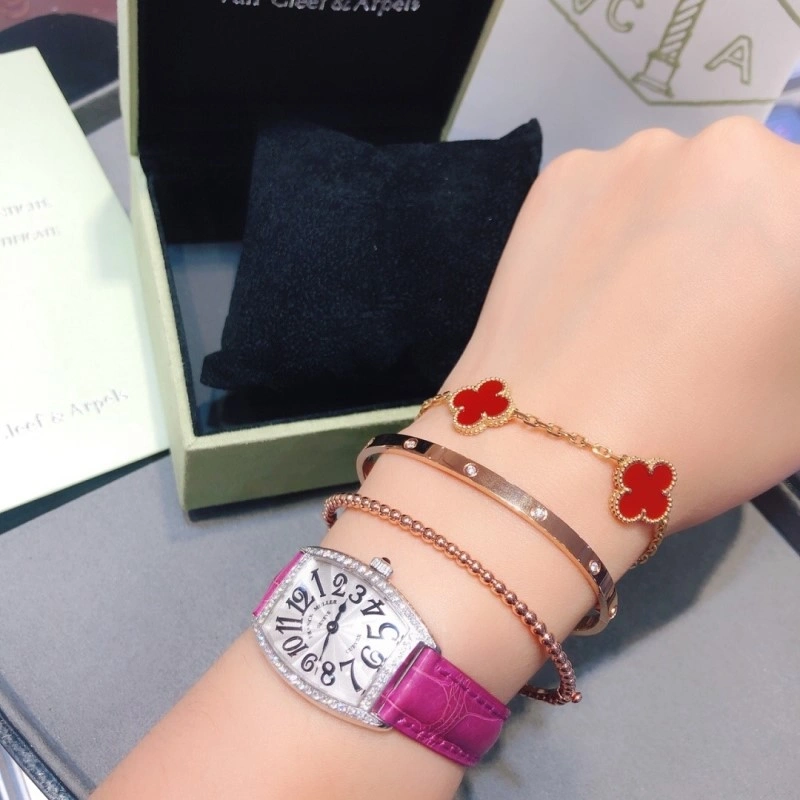 Sporty Vca Bracelets 254265