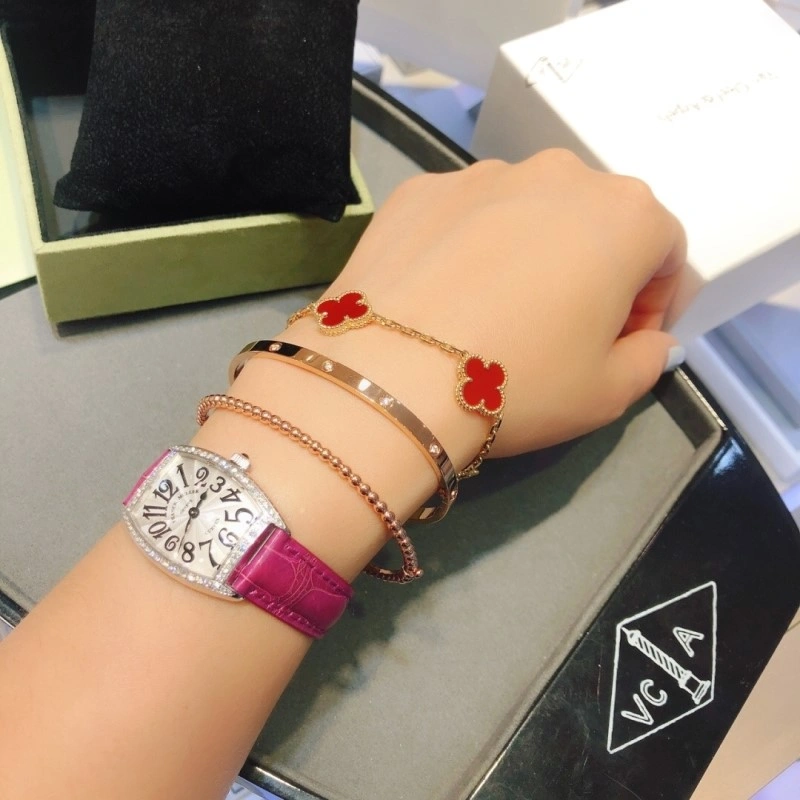Sporty Vca Bracelets 254265