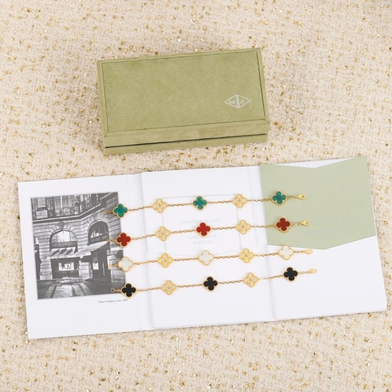 UrbanChic Vca Bracelets 254149