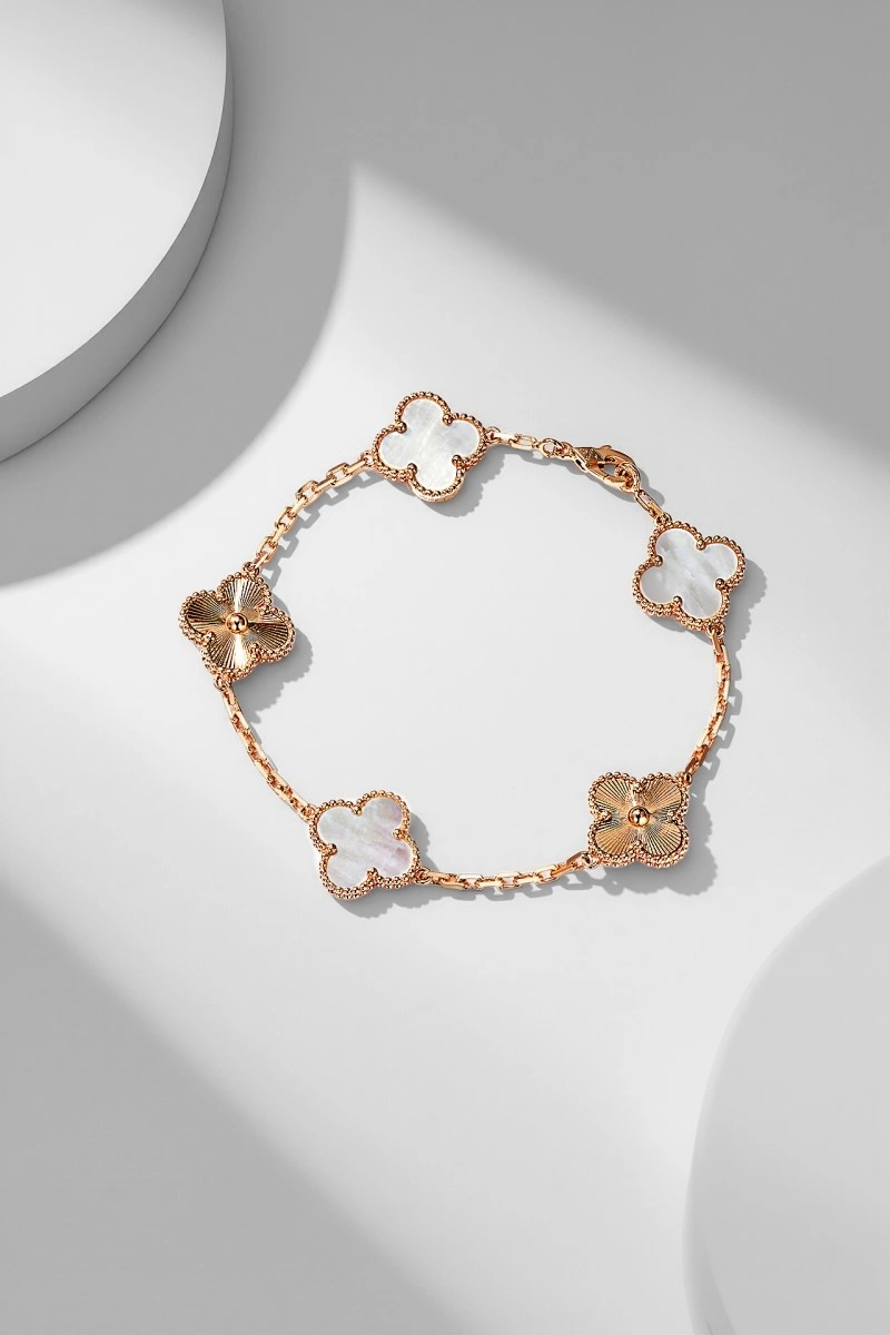 Lightweight Vca Bracelets 254117