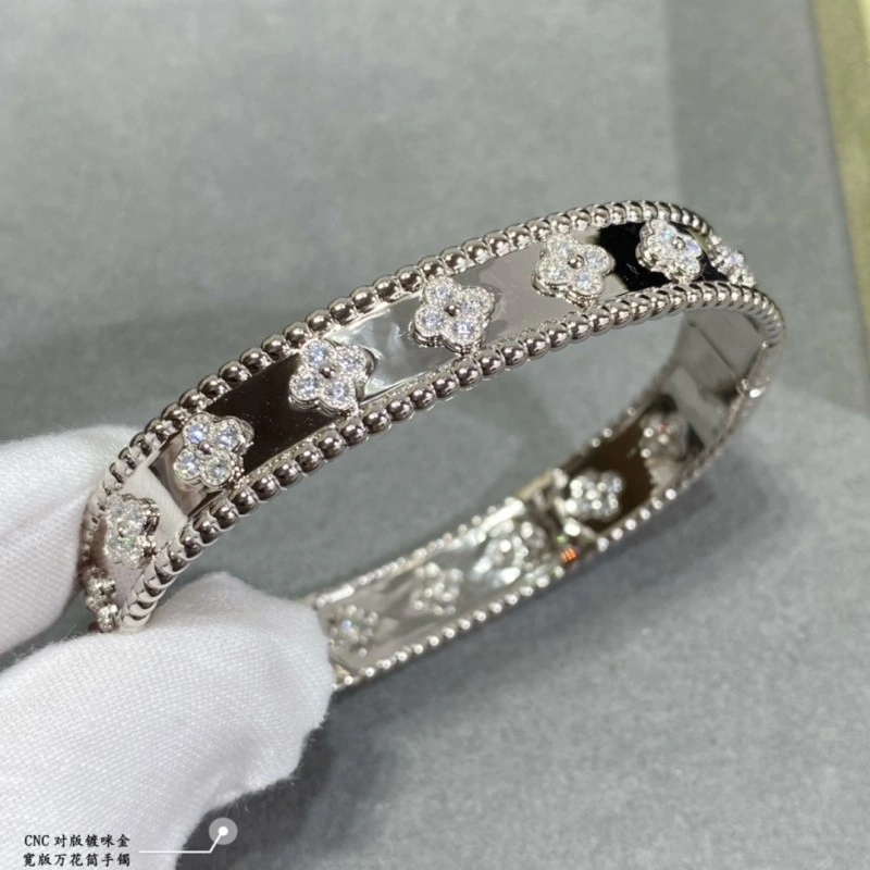 Sleek Vca Bracelets 254110