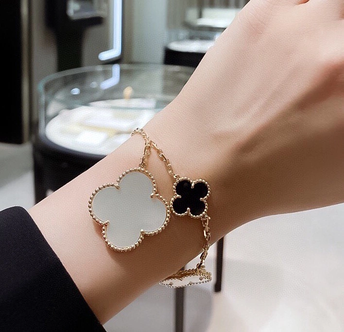 Stretchable Vca Bracelets 254105