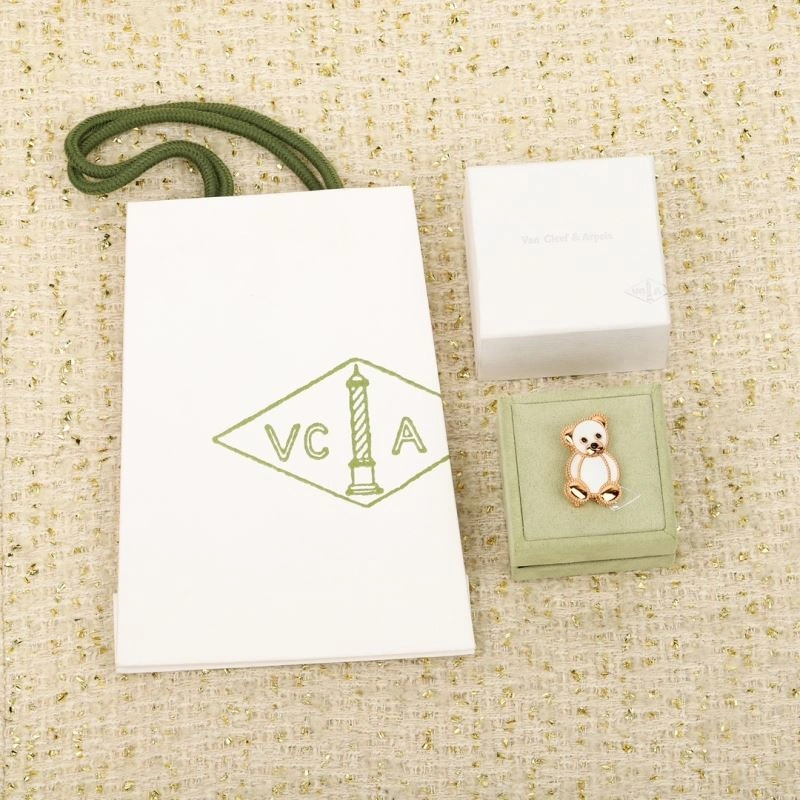 Comfortable Vca Brooches 255023