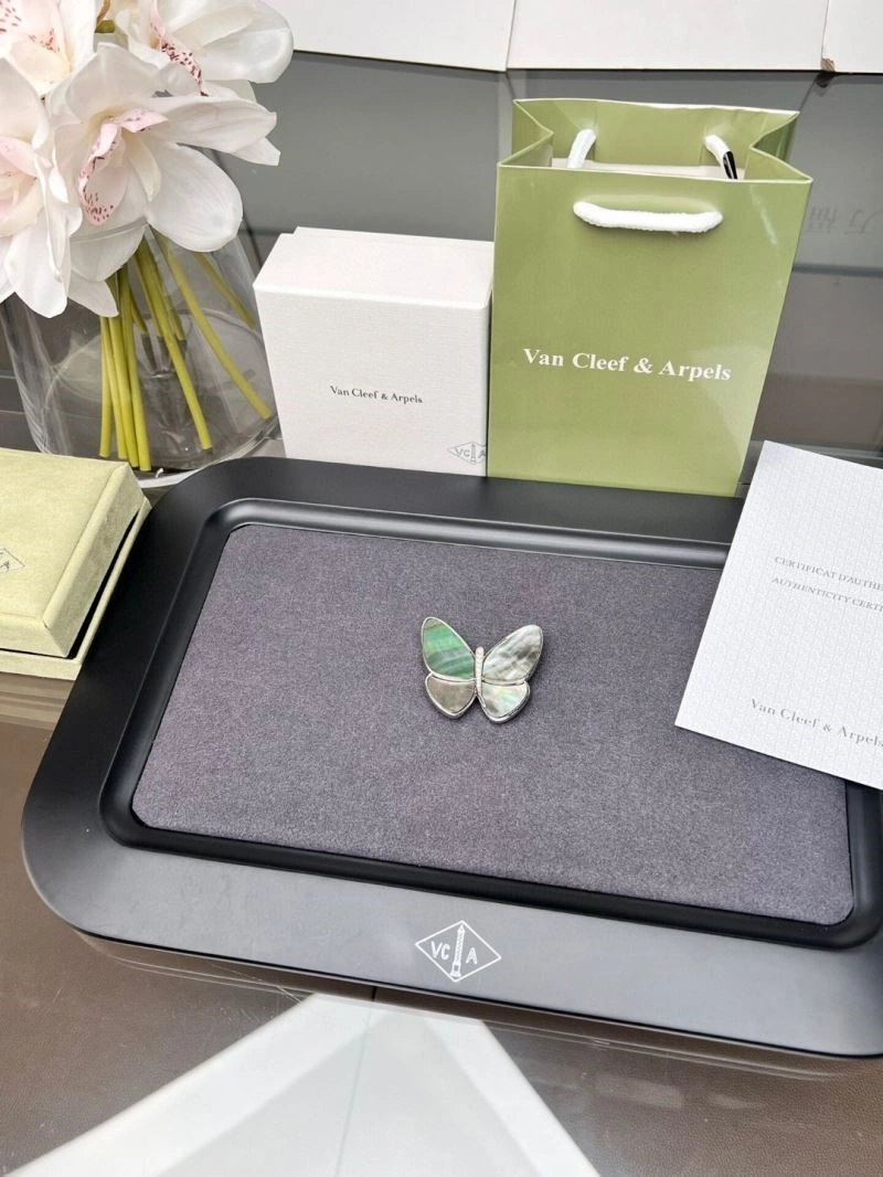 Contemporary Vca Brooches 254790
