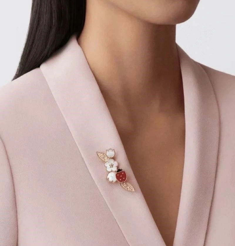 Cozy Vca Brooches 254780