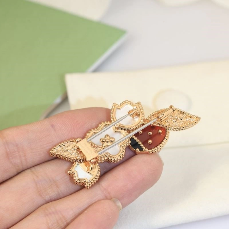 Cozy Vca Brooches 254780