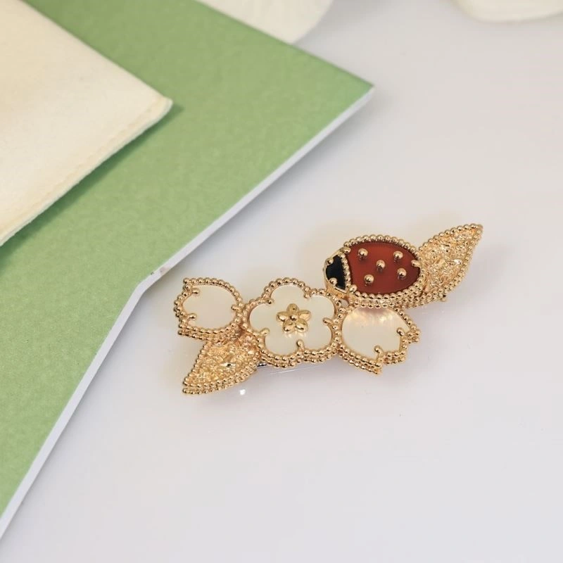 Cozy Vca Brooches 254780