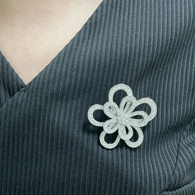 Neat Vca Brooches 254788