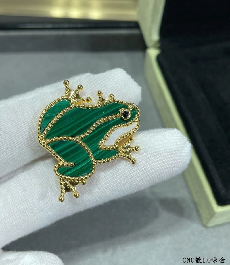 GoodFit Vca Brooches 254776