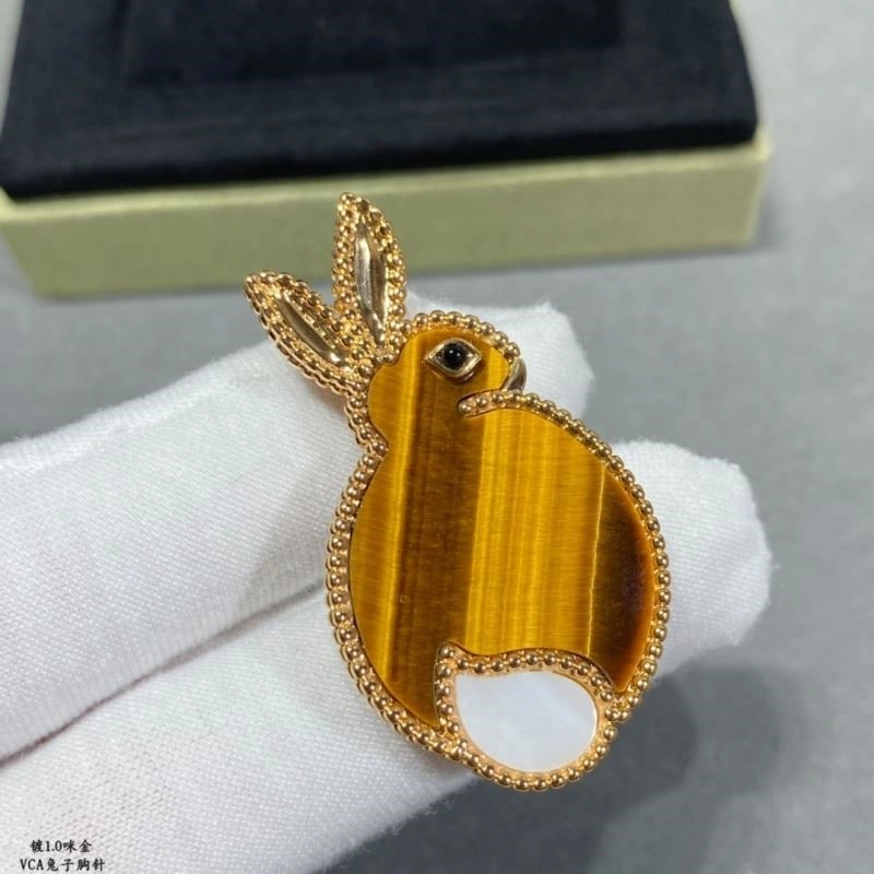 Vca Brooches Neat 254772